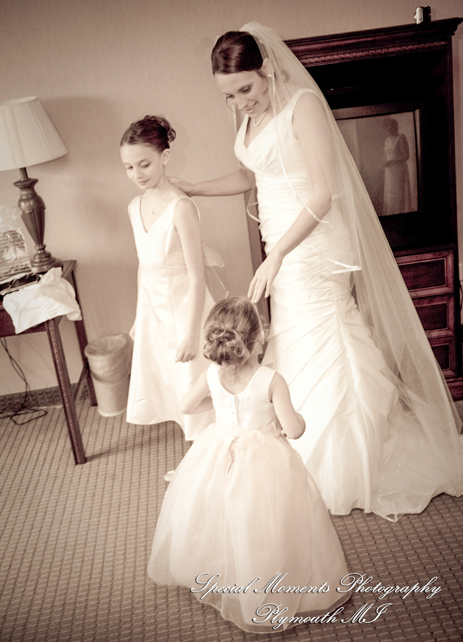 Lori & Kyle at Matthaei Botanical Gardens Ann Arbor MI wedding photograph