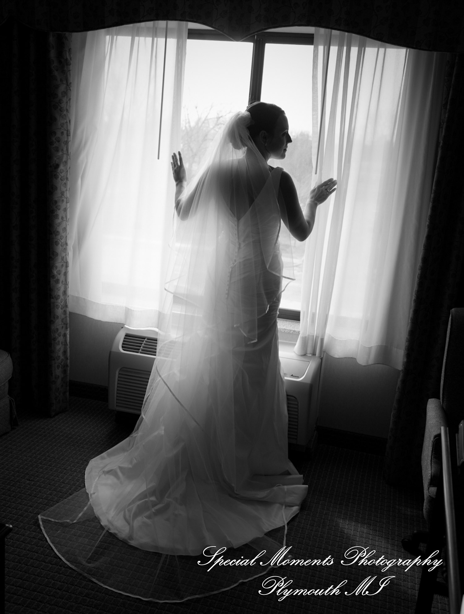 Lori & Kyle at Matthaei Botanical Gardens Ann Arbor MI wedding photograph