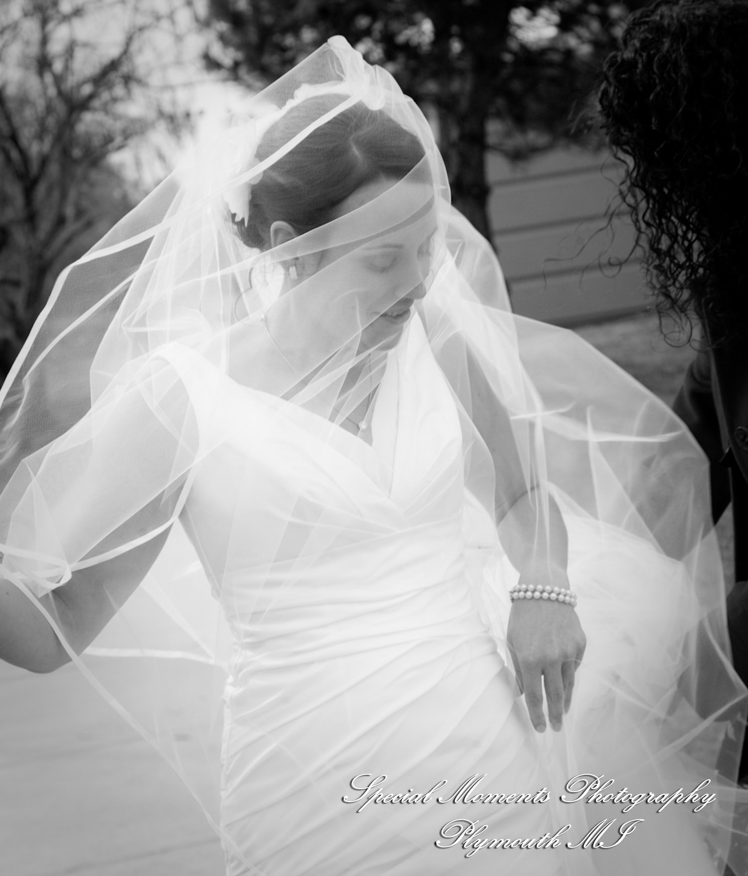 Lori & Kyle at Matthaei Botanical Gardens Ann Arbor MI wedding photograph