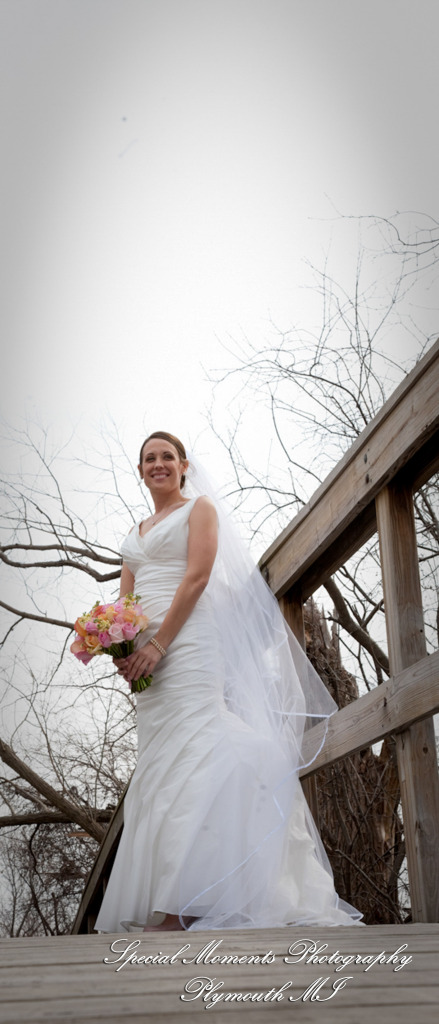 Lori & Kyle at Matthaei Botanical Gardens Ann Arbor MI wedding photograph