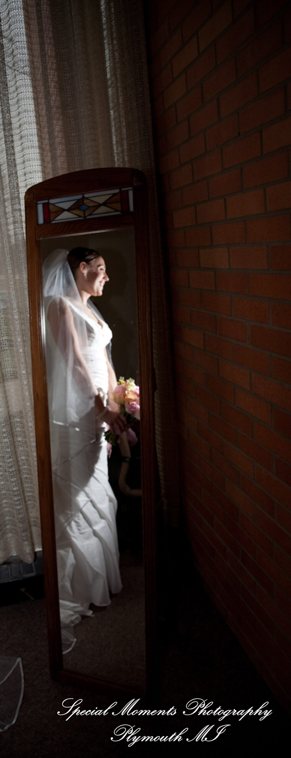 Lori & Kyle at Matthaei Botanical Gardens Ann Arbor MI wedding photograph