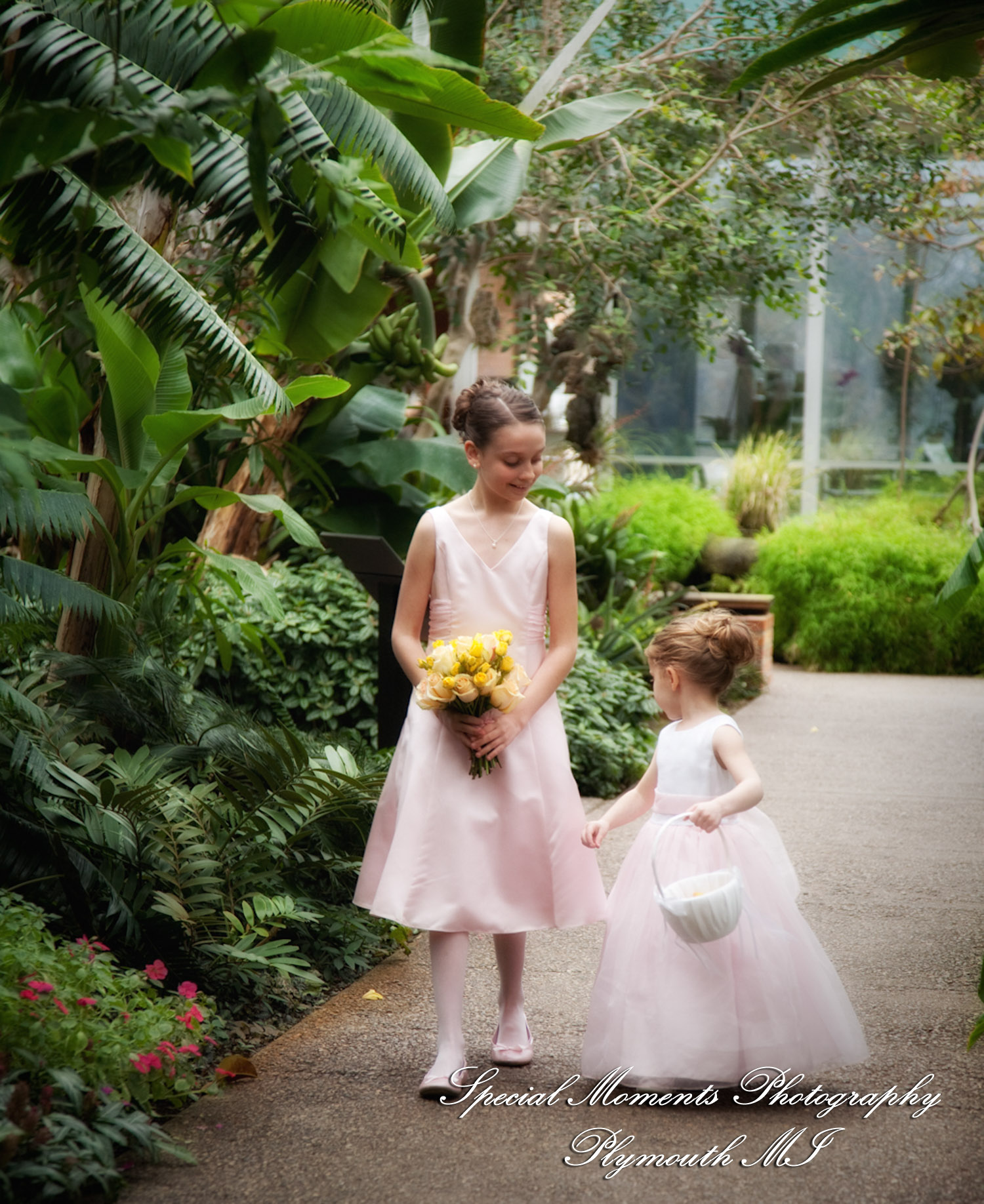 Lori & Kyle at Matthaei Botanical Gardens Ann Arbor MI wedding photograph