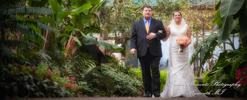 Lori & Kyle at Matthaei Botanical Gardens Ann Arbor MI wedding photograph