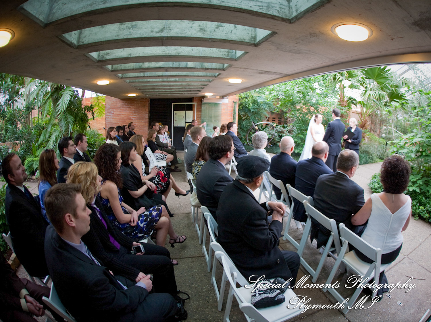 Lori & Kyle at Matthaei Botanical Gardens Ann Arbor MI wedding photograph