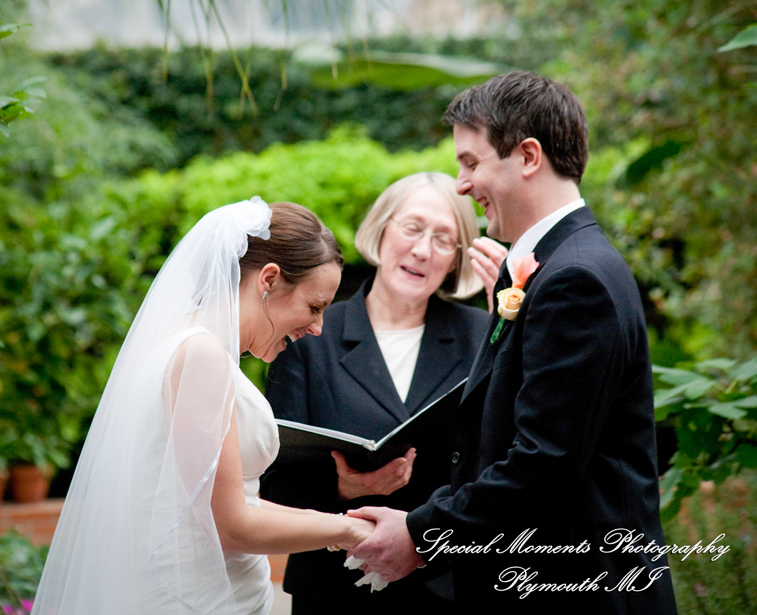 Lori & Kyle at Matthaei Botanical Gardens Ann Arbor MI wedding photograph