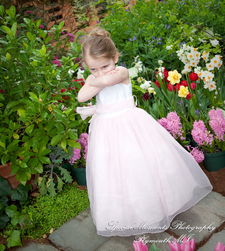 Lori & Kyle at Matthaei Botanical Gardens Ann Arbor MI wedding photograph