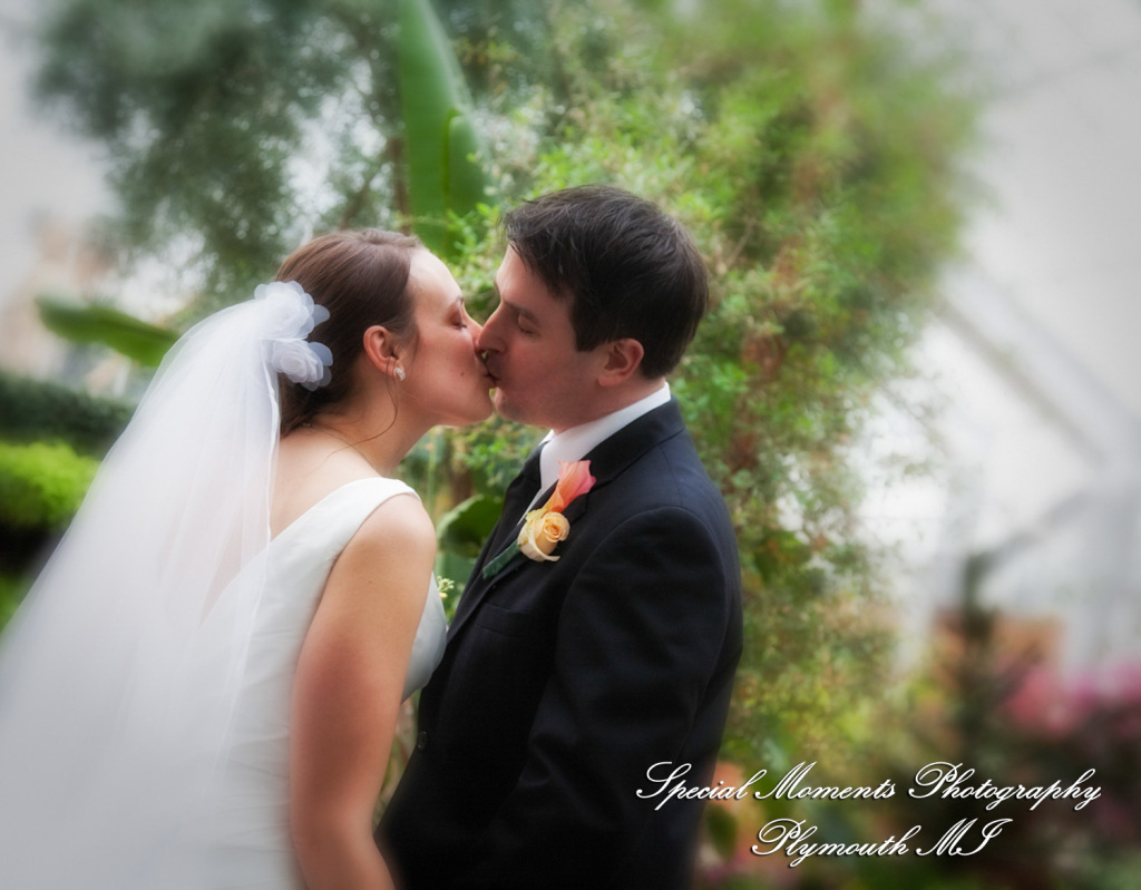 Lori & Kyle at Matthaei Botanical Gardens Ann Arbor MI wedding photograph