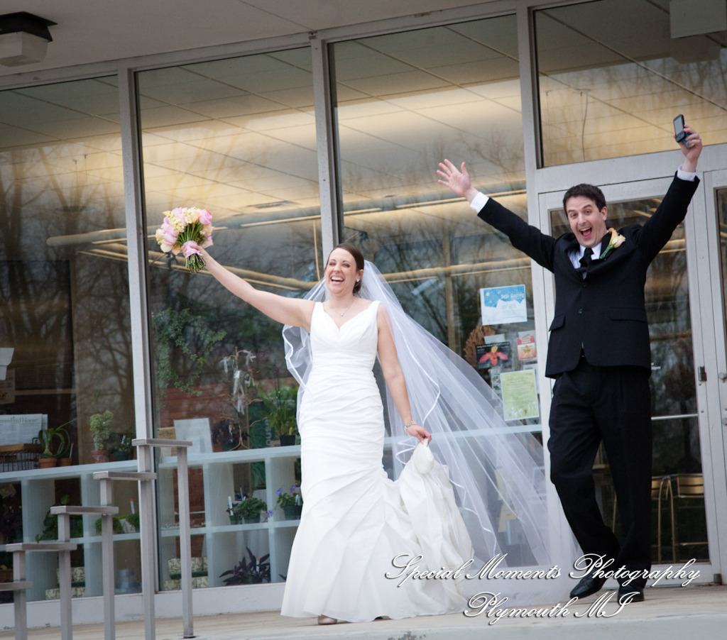Lori & Kyle at Matthaei Botanical Gardens Ann Arbor MI wedding photograph