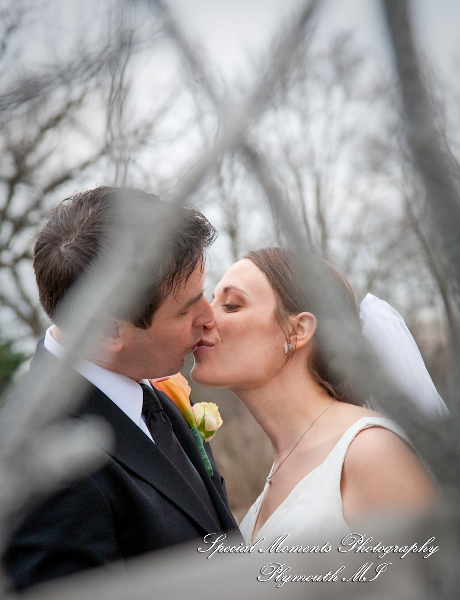 Lori & Kyle at Matthaei Botanical Gardens Ann Arbor MI wedding photograph