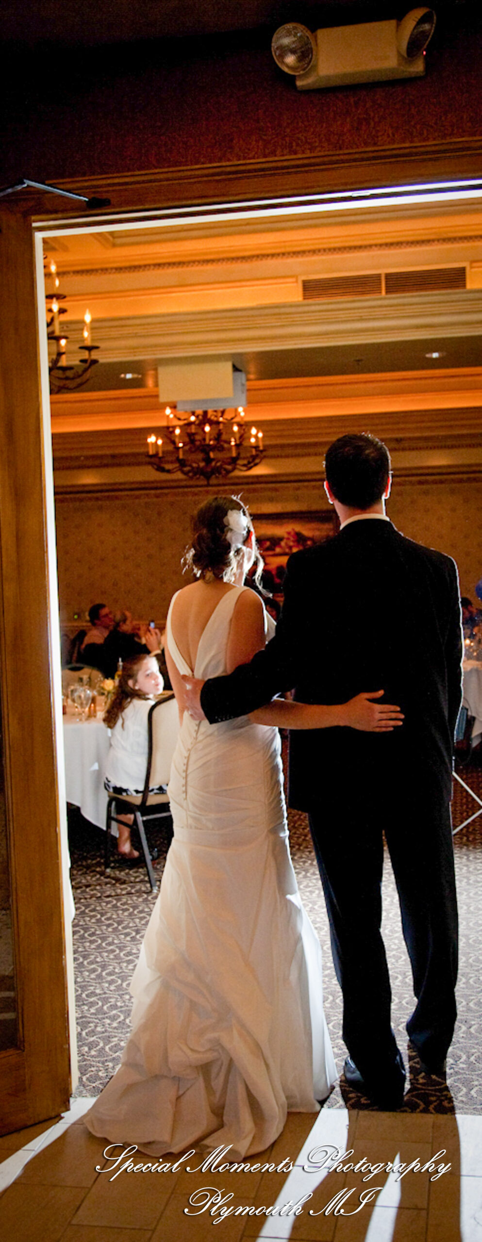 Lori & Kyle at La Piazza Mediterrano Ann Arbor MI wedding photograph