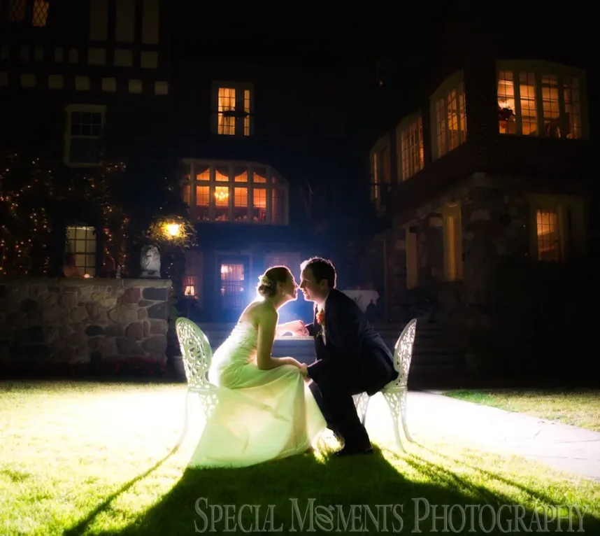 English Inn Eaton Rapid MI wedding photograph