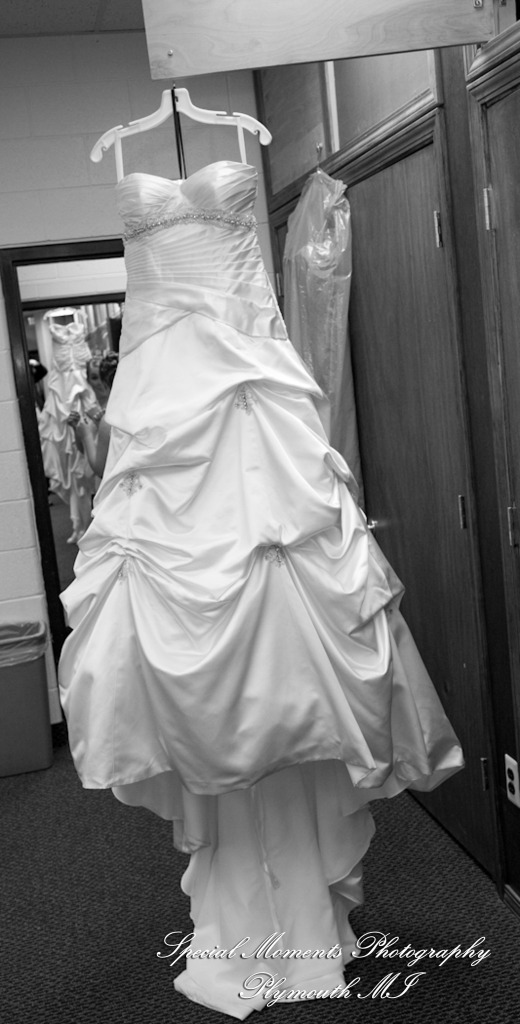 Kim & Mark at Calvary Baptist Church Canton MI wedding photograph