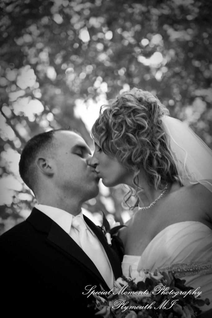 Kim & Mark at Burton Manor Livonia MI wedding photograph
