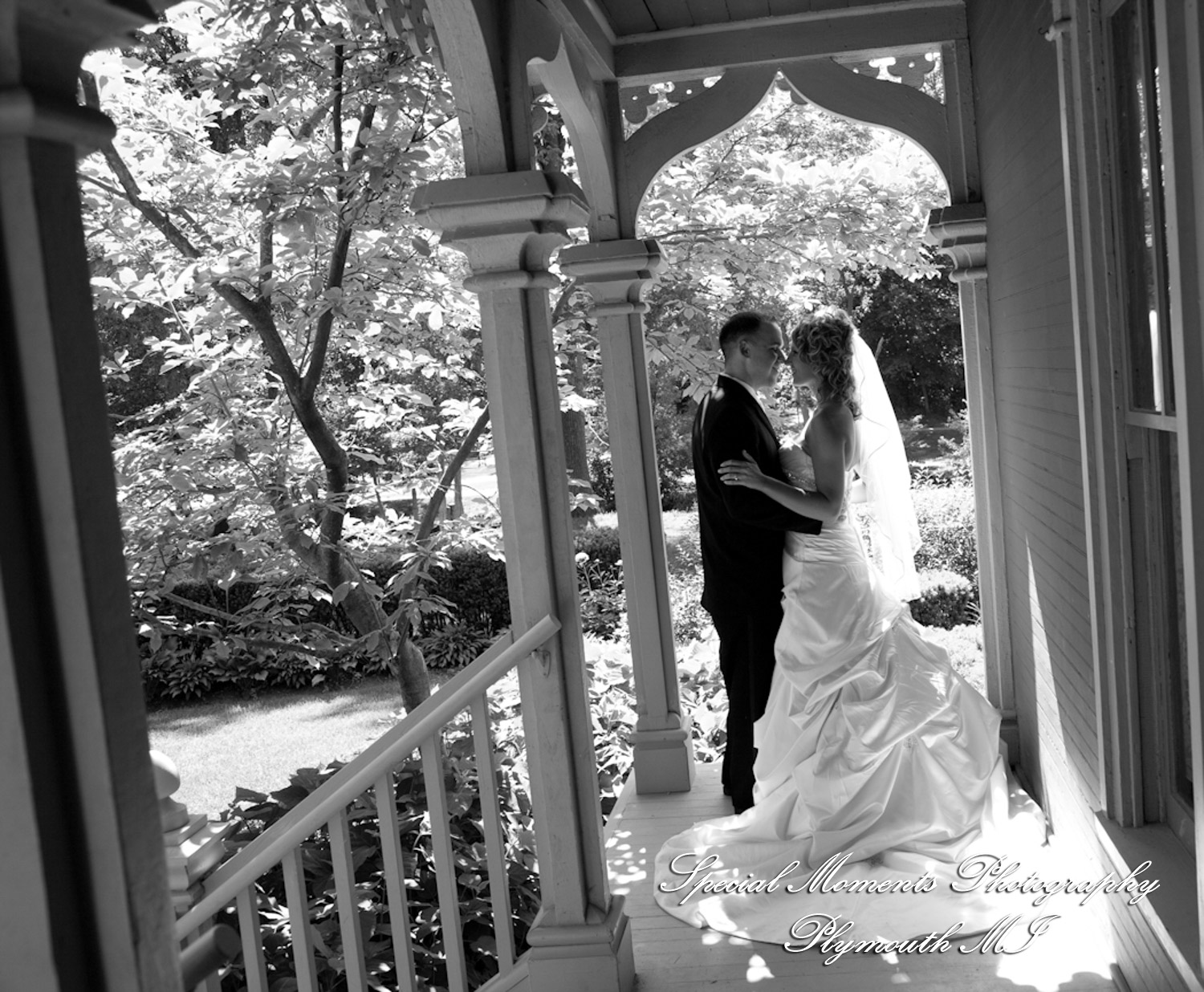 Kim & Mark at Burton Manor Livonia MI wedding photograph