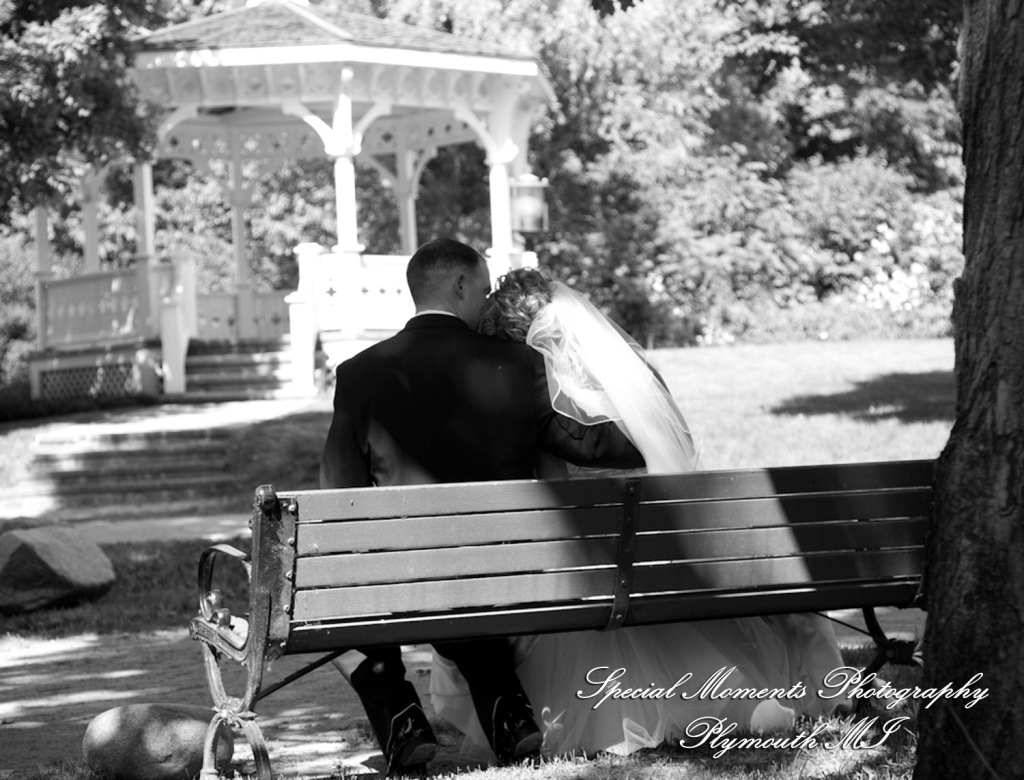 Kim & Mark at Burton Manor Livonia MI wedding photograph