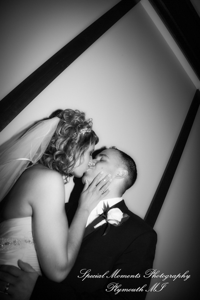 Kim & Mark at Burton Manor Livonia MI wedding photograph