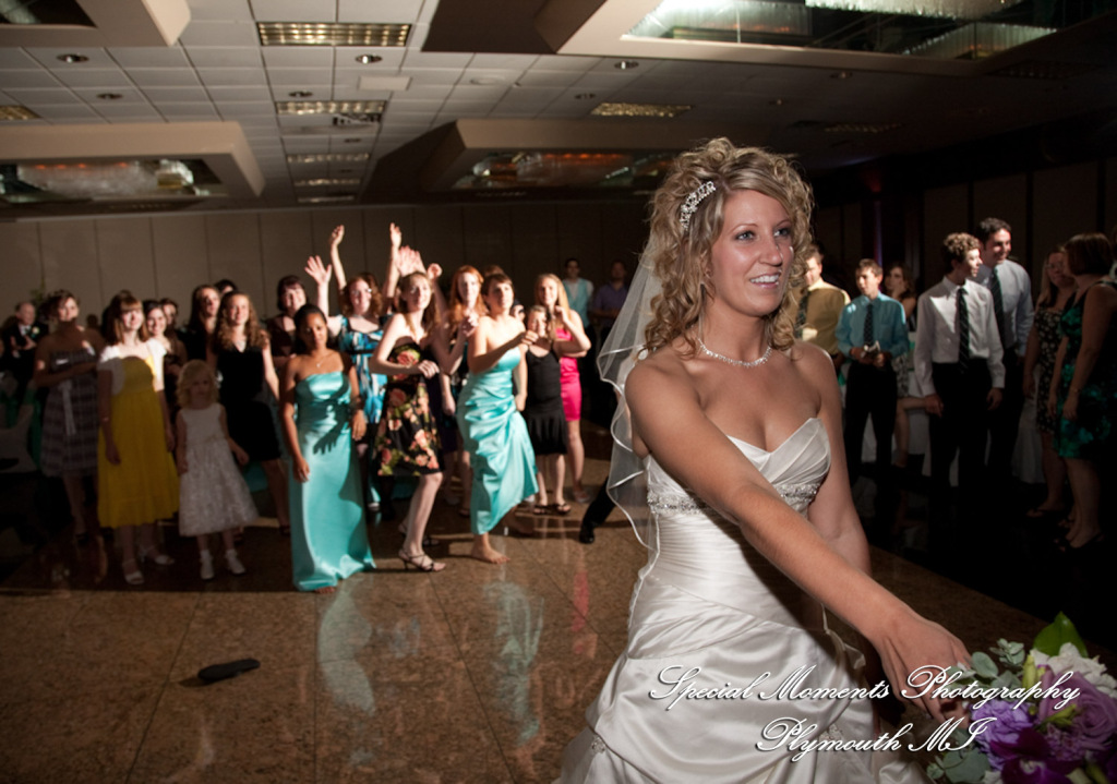 Kim & Mark at Burton Manor Livonia MI wedding photograph