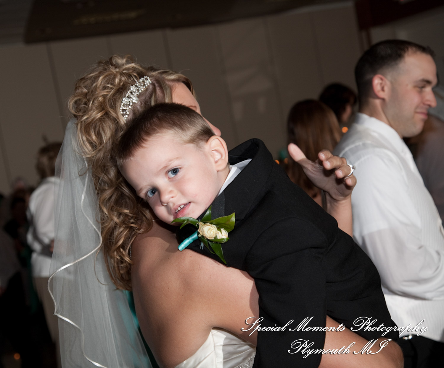 Kim & Mark at Burton Manor Livonia MI wedding photograph