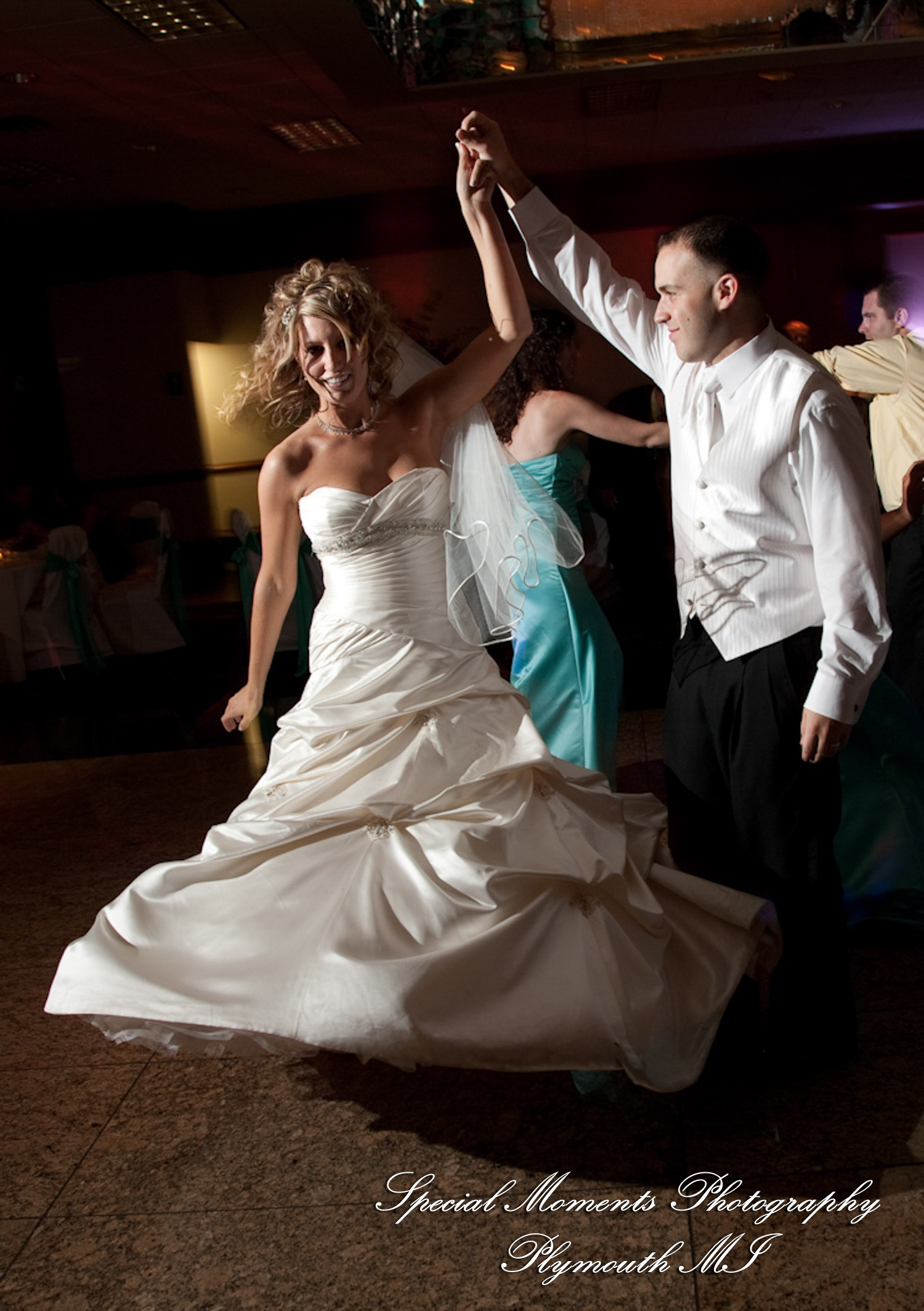 Kim & Mark at Burton Manor Livonia MI wedding photograph