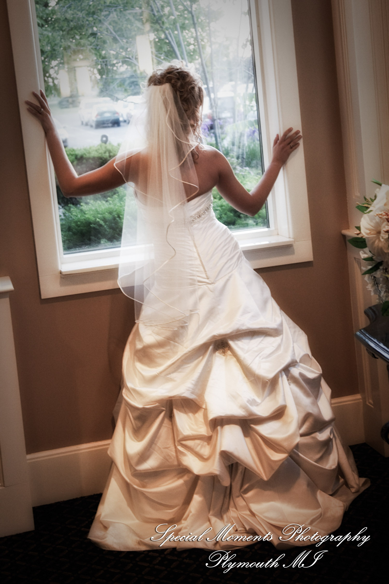 Kim & Mark at Burton Manor Livonia MI wedding photograph