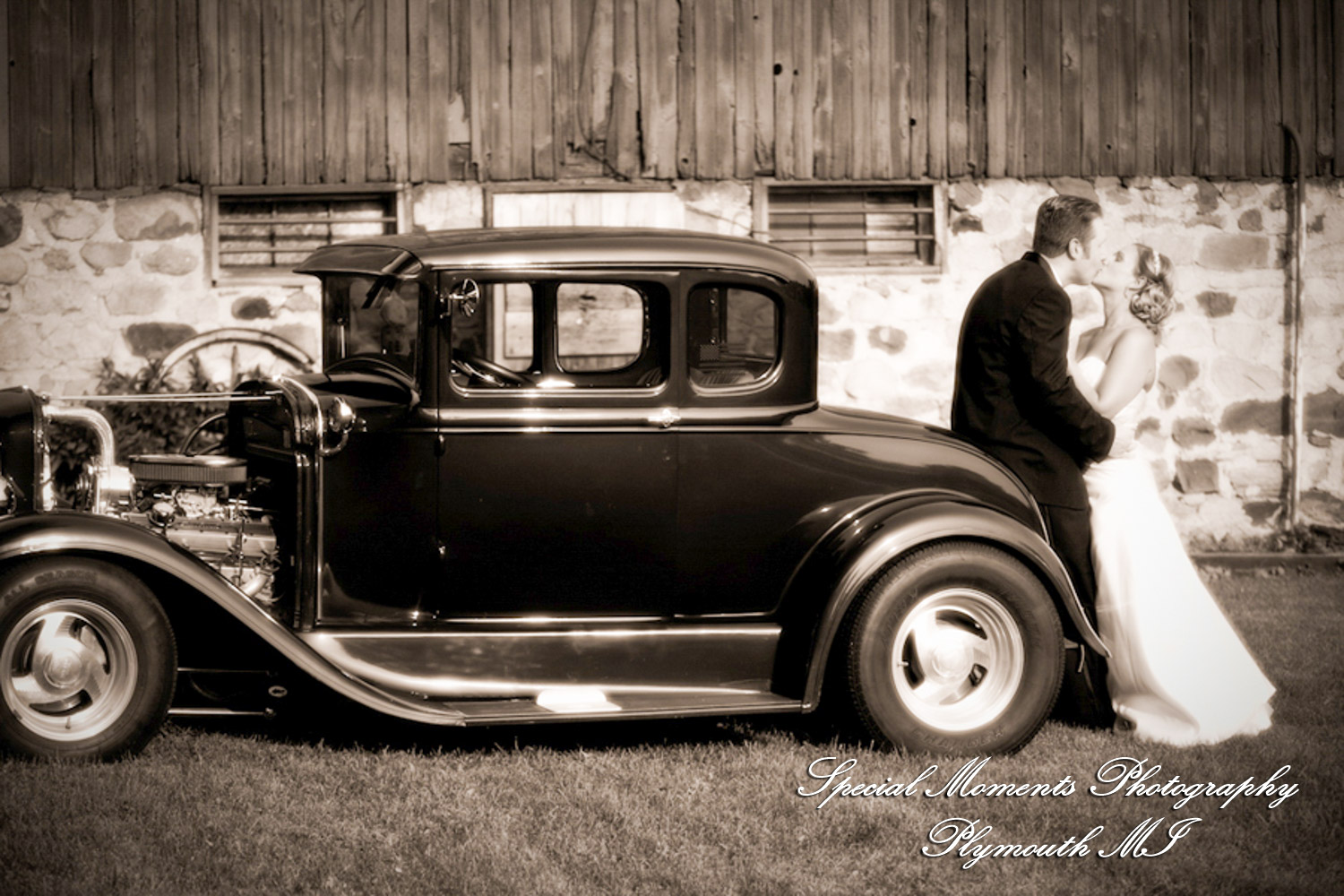 Valerie & Al at Oakwood Wedding Chapel Oxford MI wedding photograph