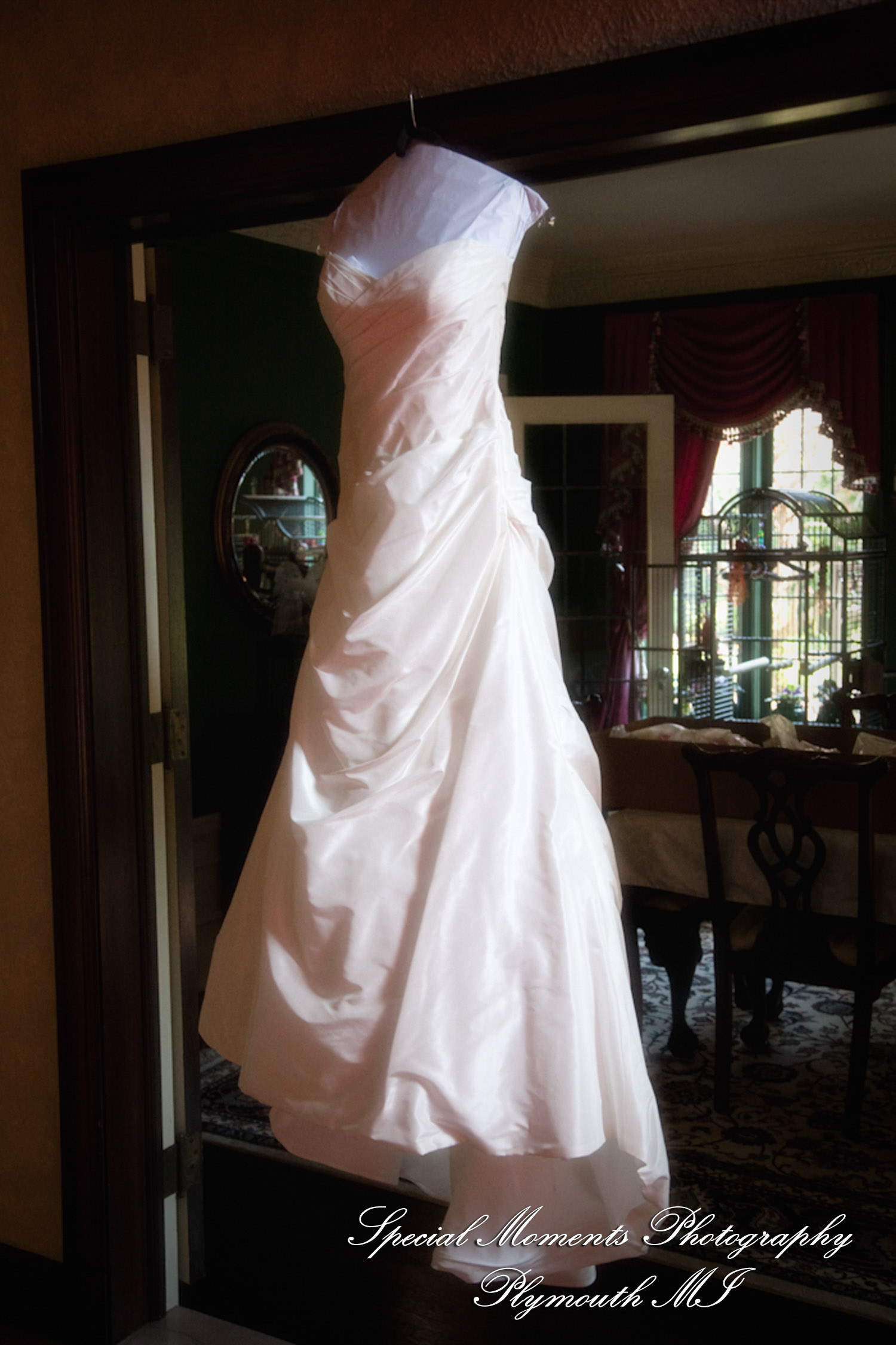Lindsey & Jim at St. Ambrose Catholic Grosse Pointe Park MI wedding photograph