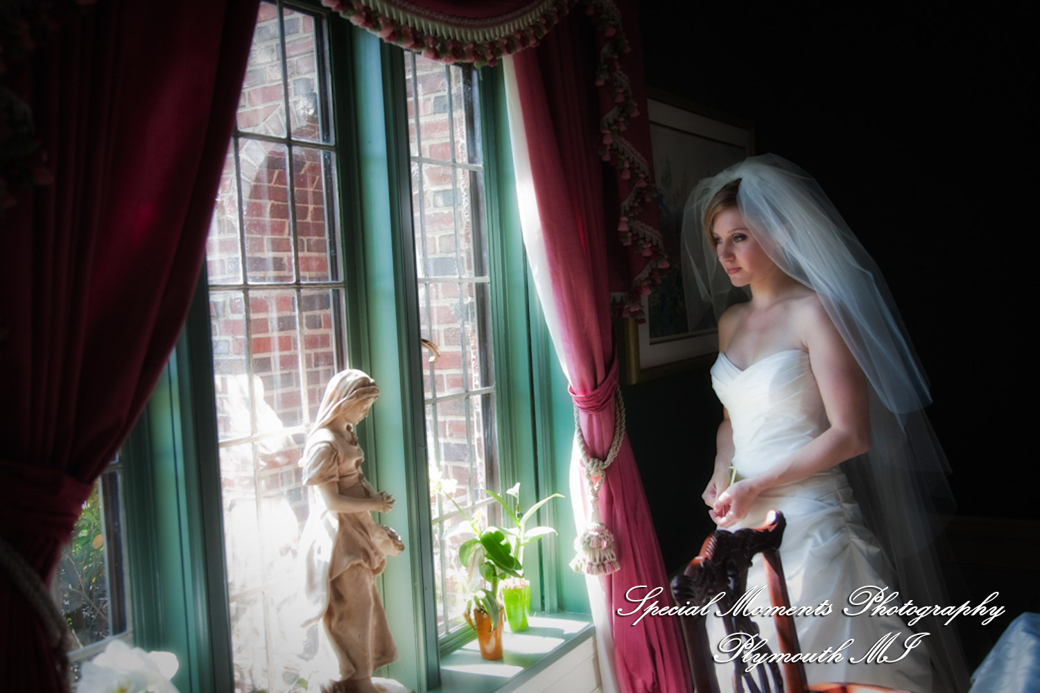 Lindsey & Jim at St. Ambrose Catholic Grosse Pointe Park MI wedding photograph
