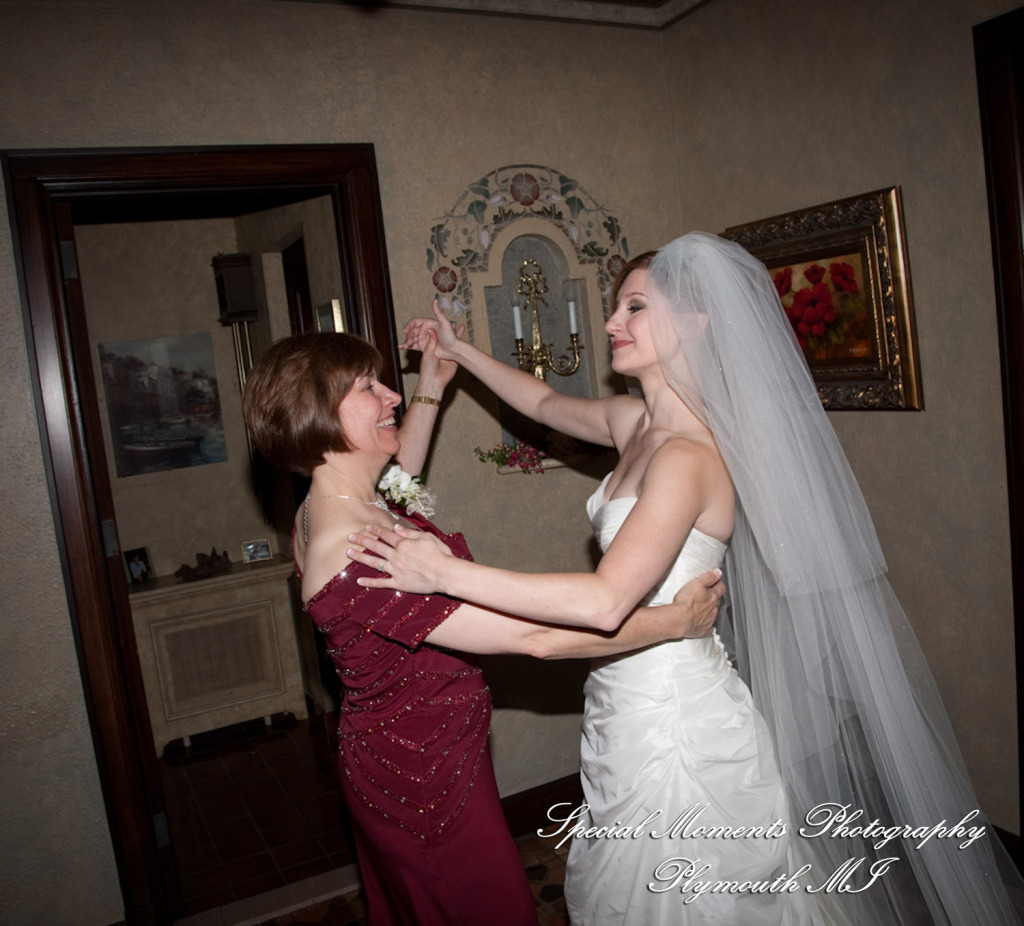 Lindsey & Jim at St. Ambrose Catholic Grosse Pointe Park MI wedding photograph