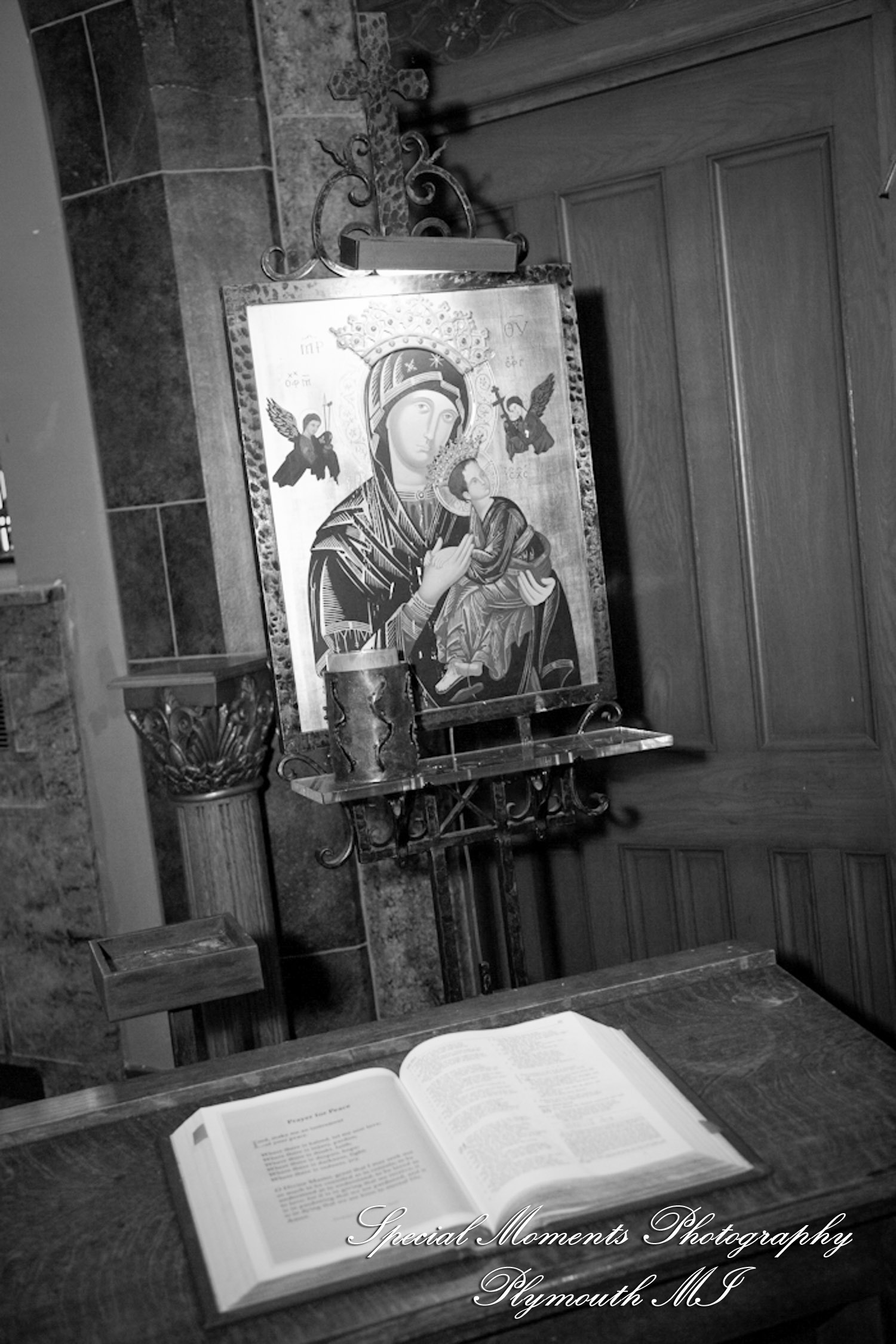 Lindsey & Jim at St. Ambrose Catholic Grosse Pointe Park MI wedding photograph