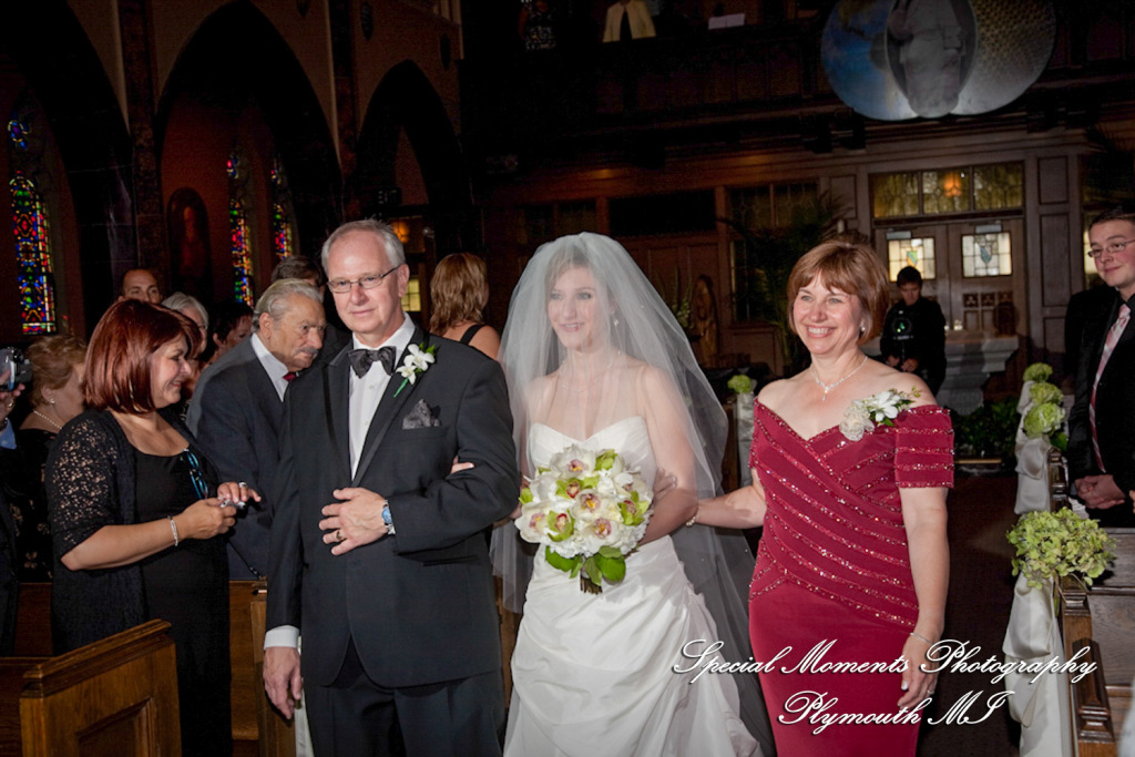 Lindsey & Jim at St. Ambrose Catholic Grosse Pointe Park MI wedding photograph
