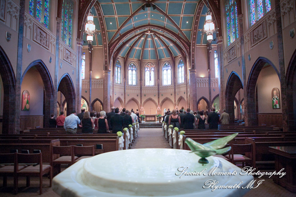 Lindsey & Jim at St. Ambrose Catholic Grosse Pointe Park MI wedding photograph