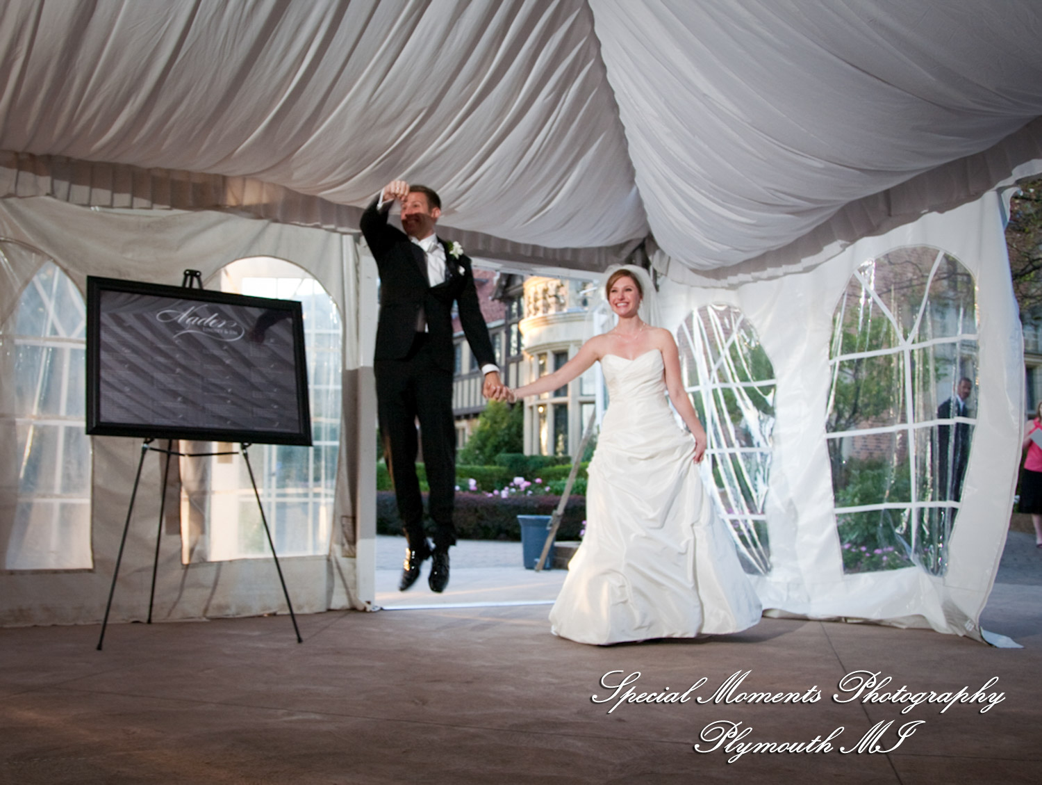 Lindsey & Jim at Meadow Brook Hall Rochester MI wedding photograph