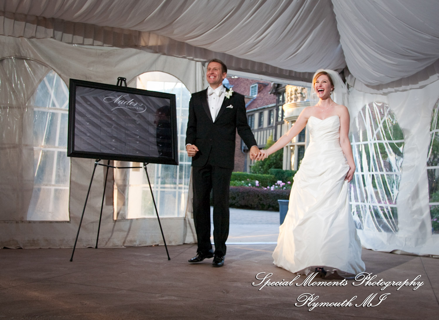 Lindsey & Jim at Meadow Brook Hall Rochester MI wedding photograph