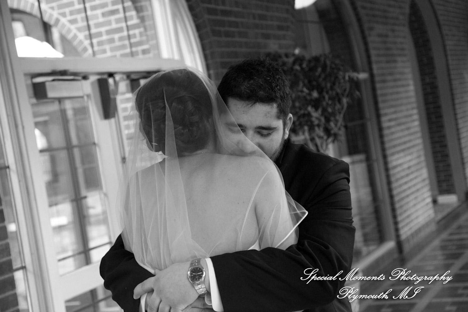 Melissa & Mike at Ss. Mary & Joseph Chapel Plymouth MI wedding photograph