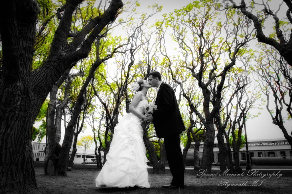 Eagle Tavern Greenfield Village Dearborn MI wedding photograph