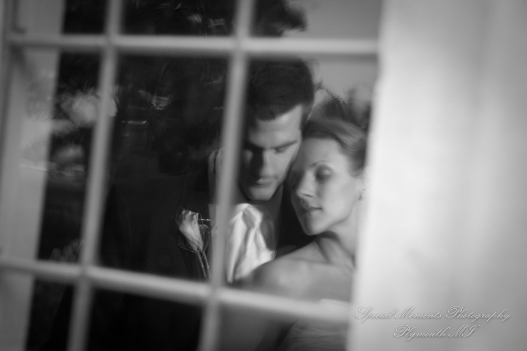 Eagle Tavern Greenfield Village Dearborn MI wedding photograph