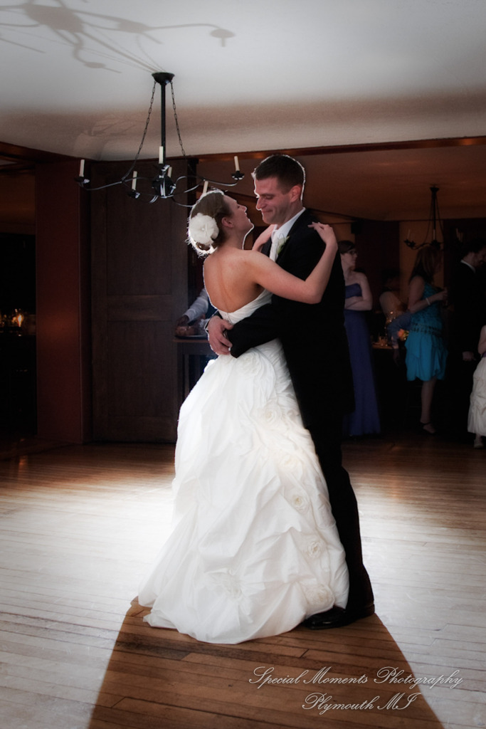 Eagle Tavern Greenfield Village Dearborn MI wedding photograph