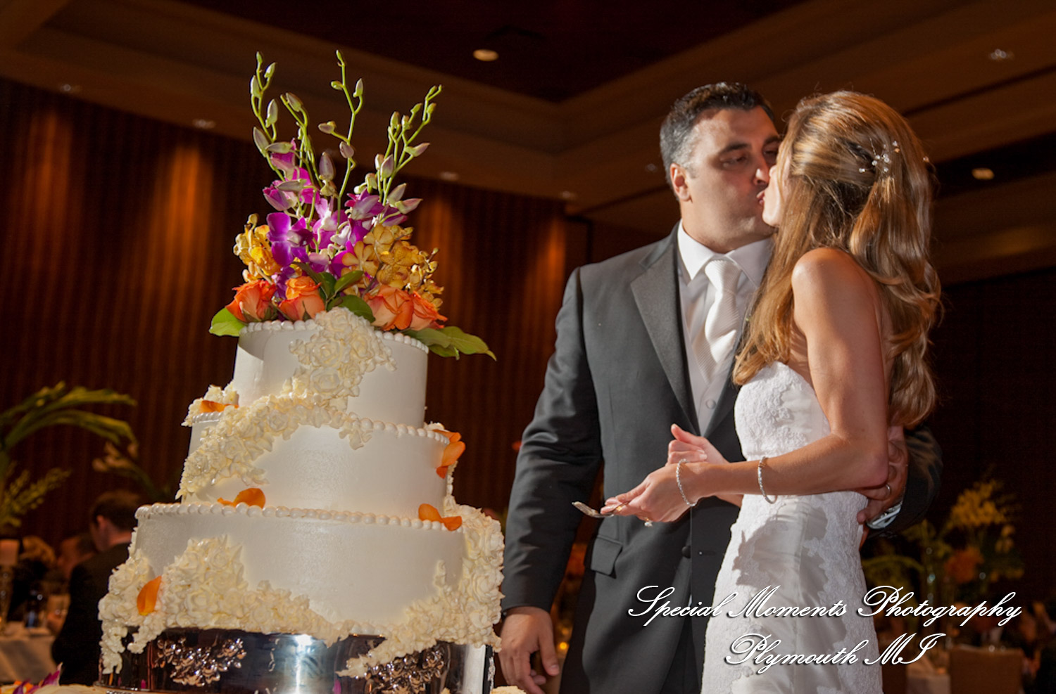 Julie & Ajay at MGM Grand Hotel & Casino Detroit MI wedding photography