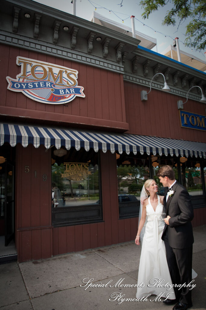 Jennifer & Jason in Downtown Detroit MI wedding photography