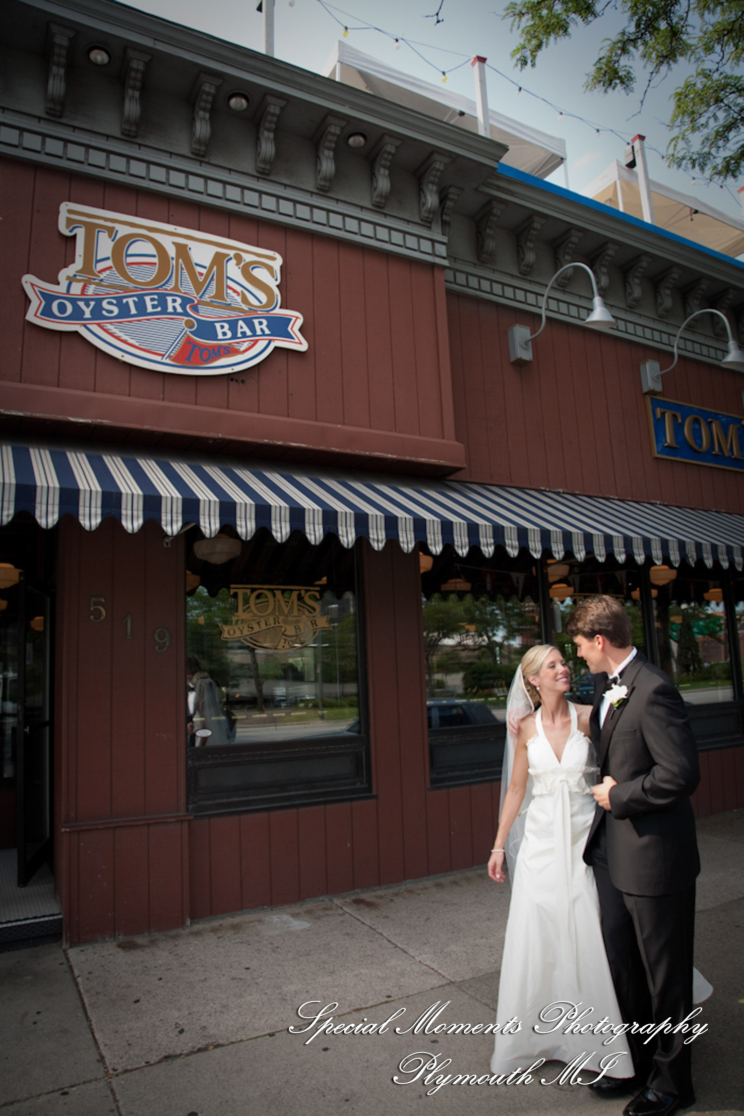 Jennifer & Jason in Downtown Detroit MI wedding photography