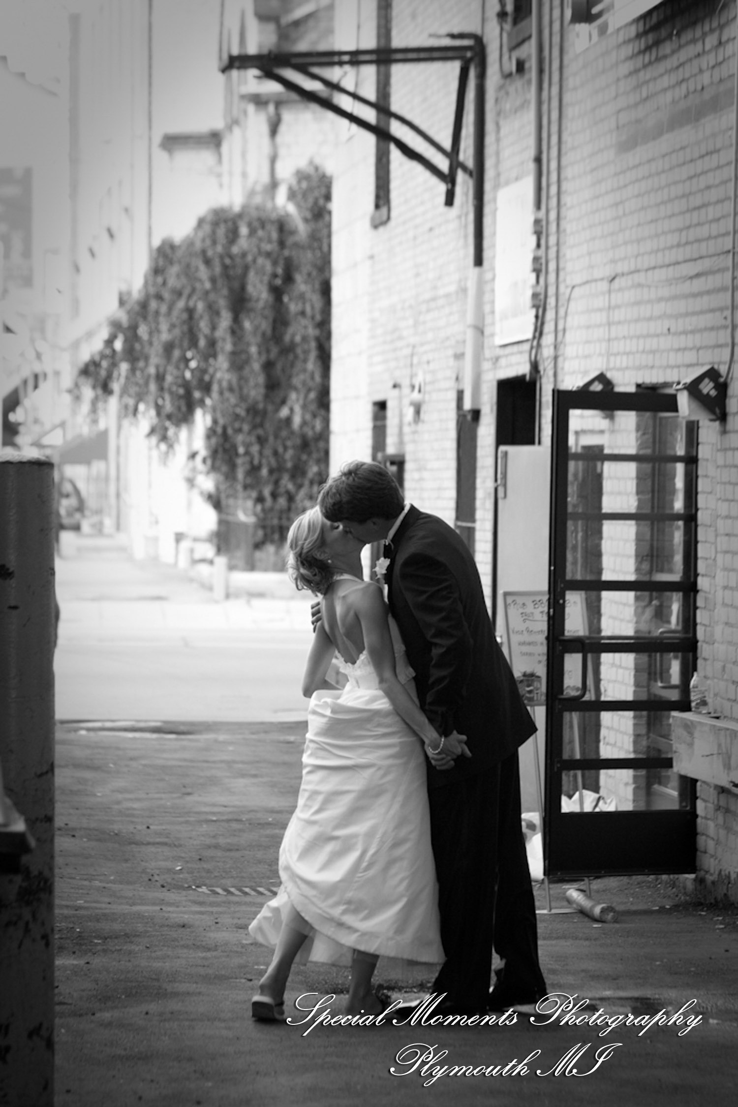 Jennifer & Jason in Downtown Detroit MI wedding photography