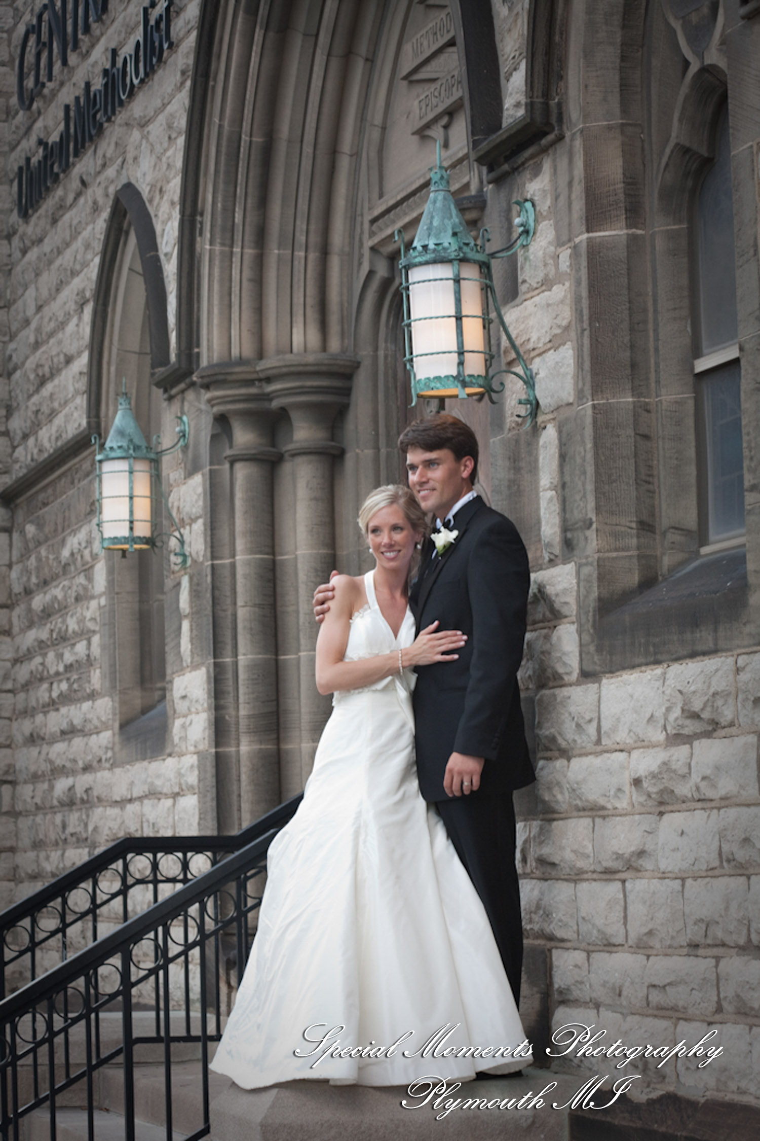 Jennifer & Jason in Downtown Detroit MI wedding photography