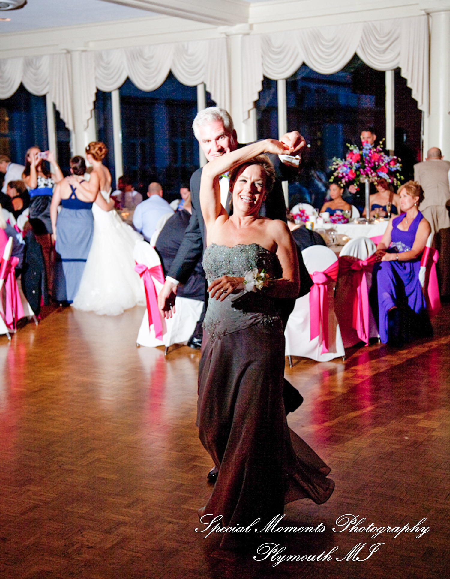 Allison & Christopher at Grosse Pointe War Memorial Grosse Pointe Farms MI wedding photography