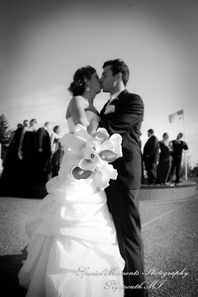 Jennifer & Matt at Glen Oaks Golf Club Farmington Hills MI wedding photography