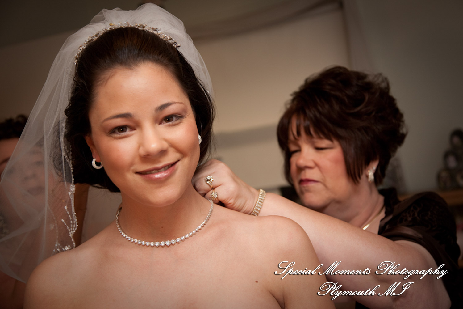Rachelle & Matthew at Grosse Pointe Academy Chapel Grosse Pointe Farms MI wedding photography