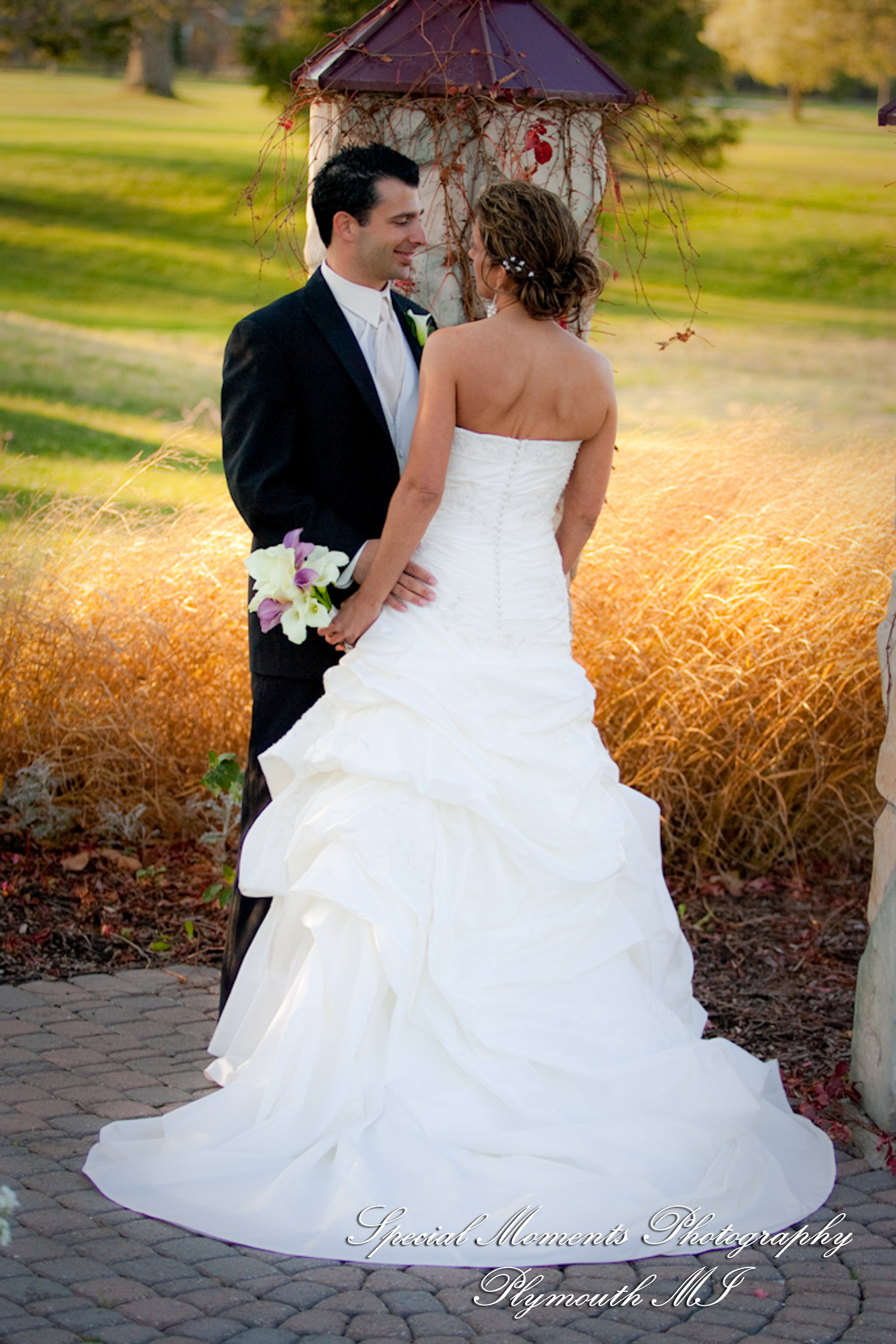 Jennifer & Matt at Glen Oaks Golf Club Farmington Hills MI wedding photography