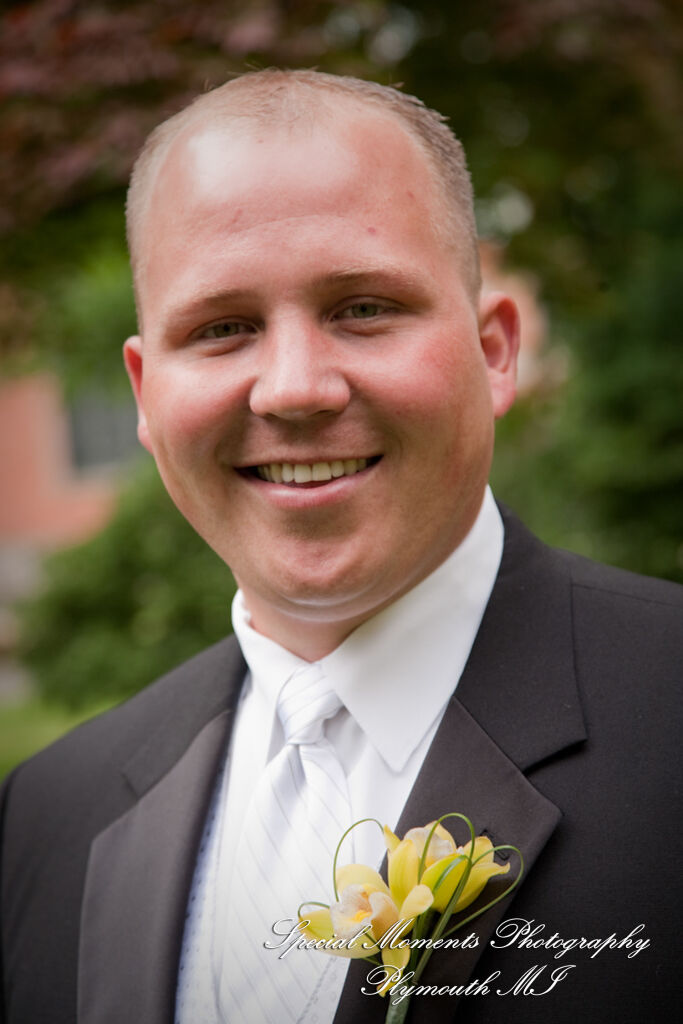 Rachelle & Matthew at Grosse Pointe Academy Chapel Grosse Pointe Farms MI wedding photography