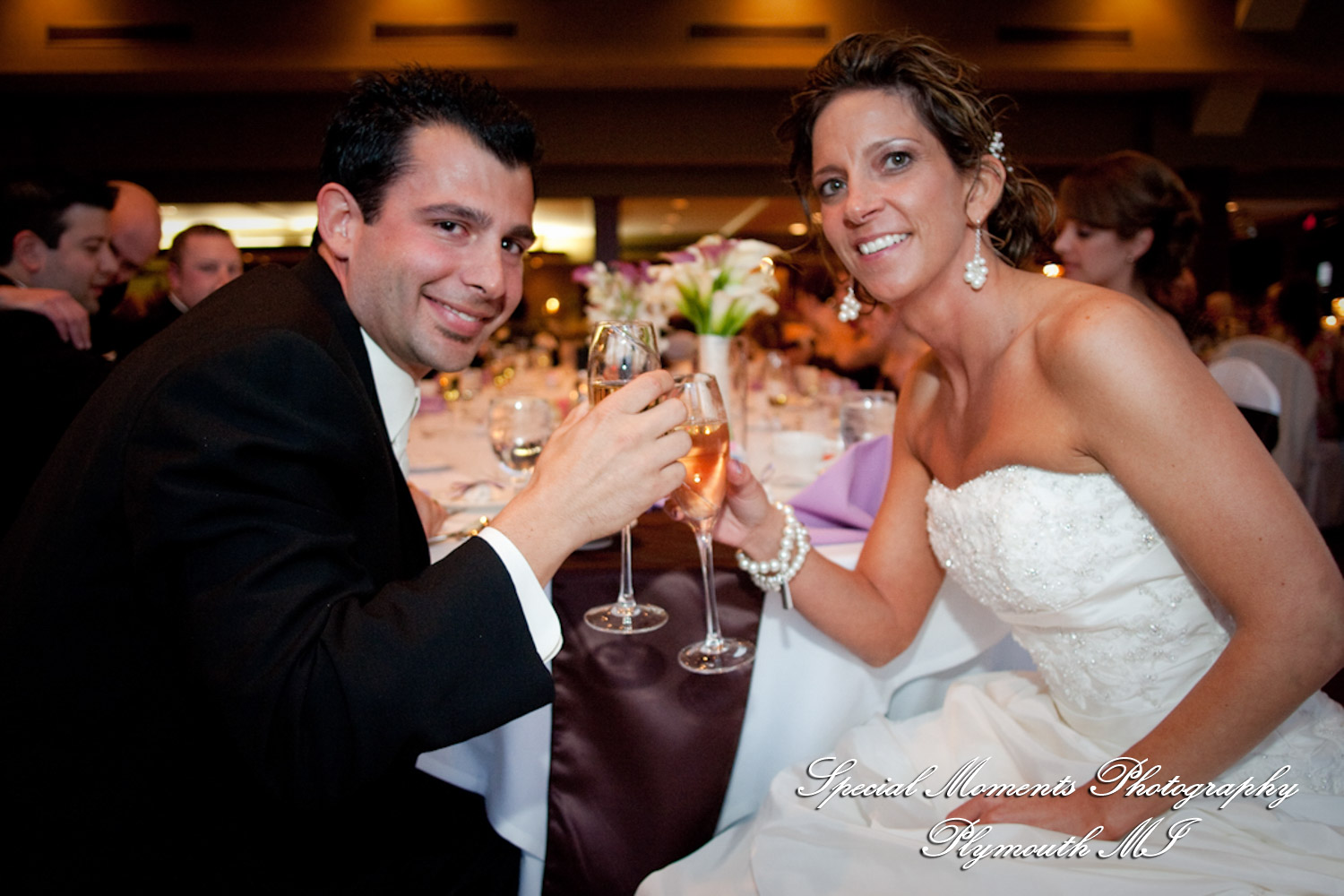 Jennifer & Matt at Glen Oaks Golf Club Farmington Hills MI wedding photography