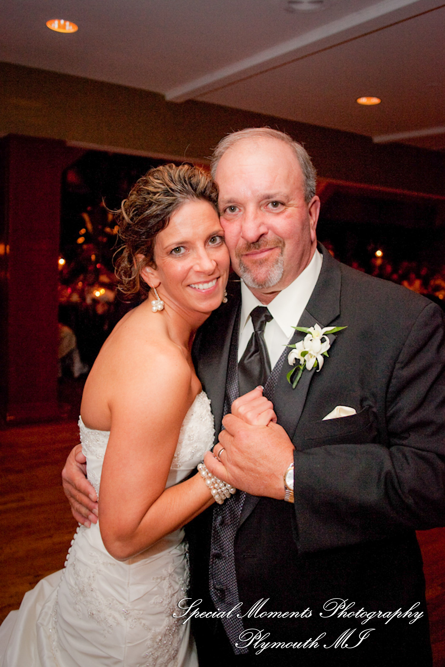 Jennifer & Matt at Glen Oaks Golf Club Farmington Hills MI wedding photography
