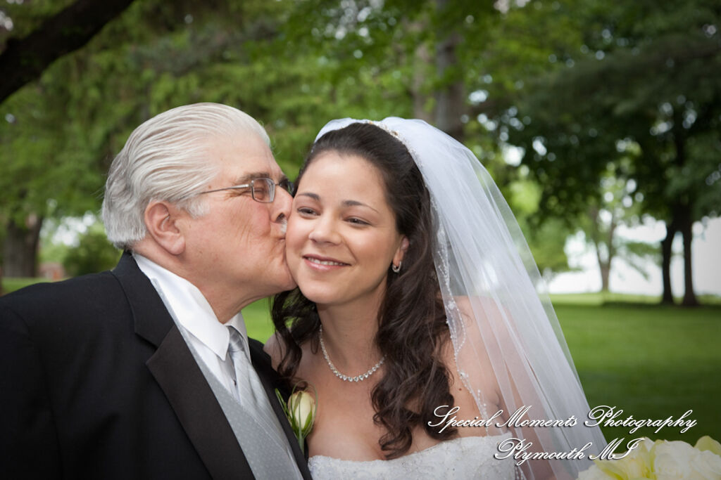 Rachelle & Matthew at Grosse Pointe Academy Chapel Grosse Pointe Farms MI wedding photography